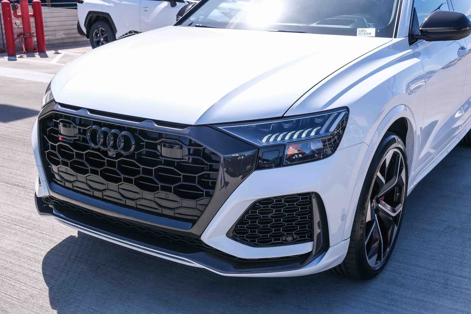 Thumbnail: 2022 Audi RS Q8 - 11