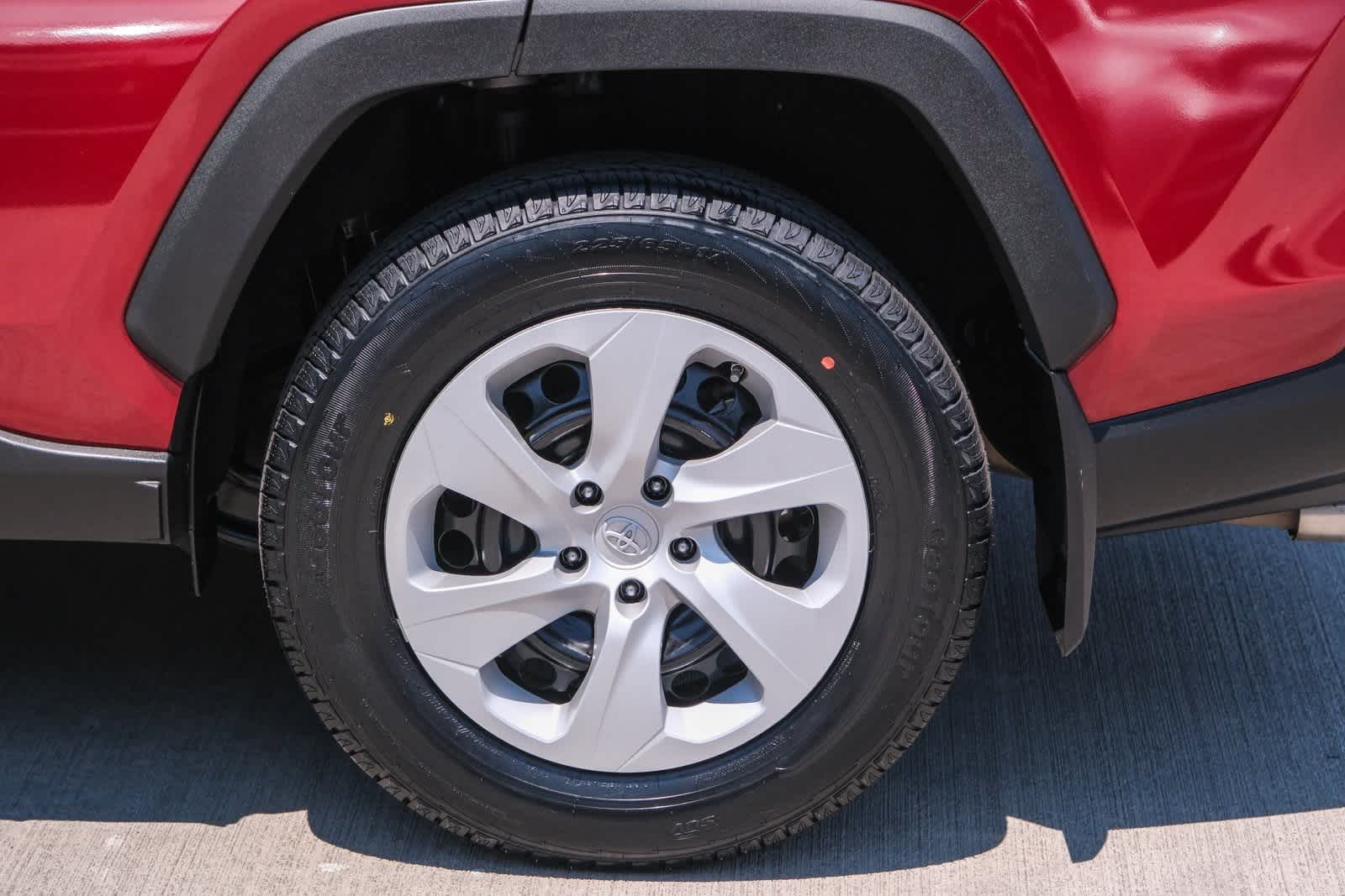 Thumbnail: 2021 Toyota RAV4 - 8