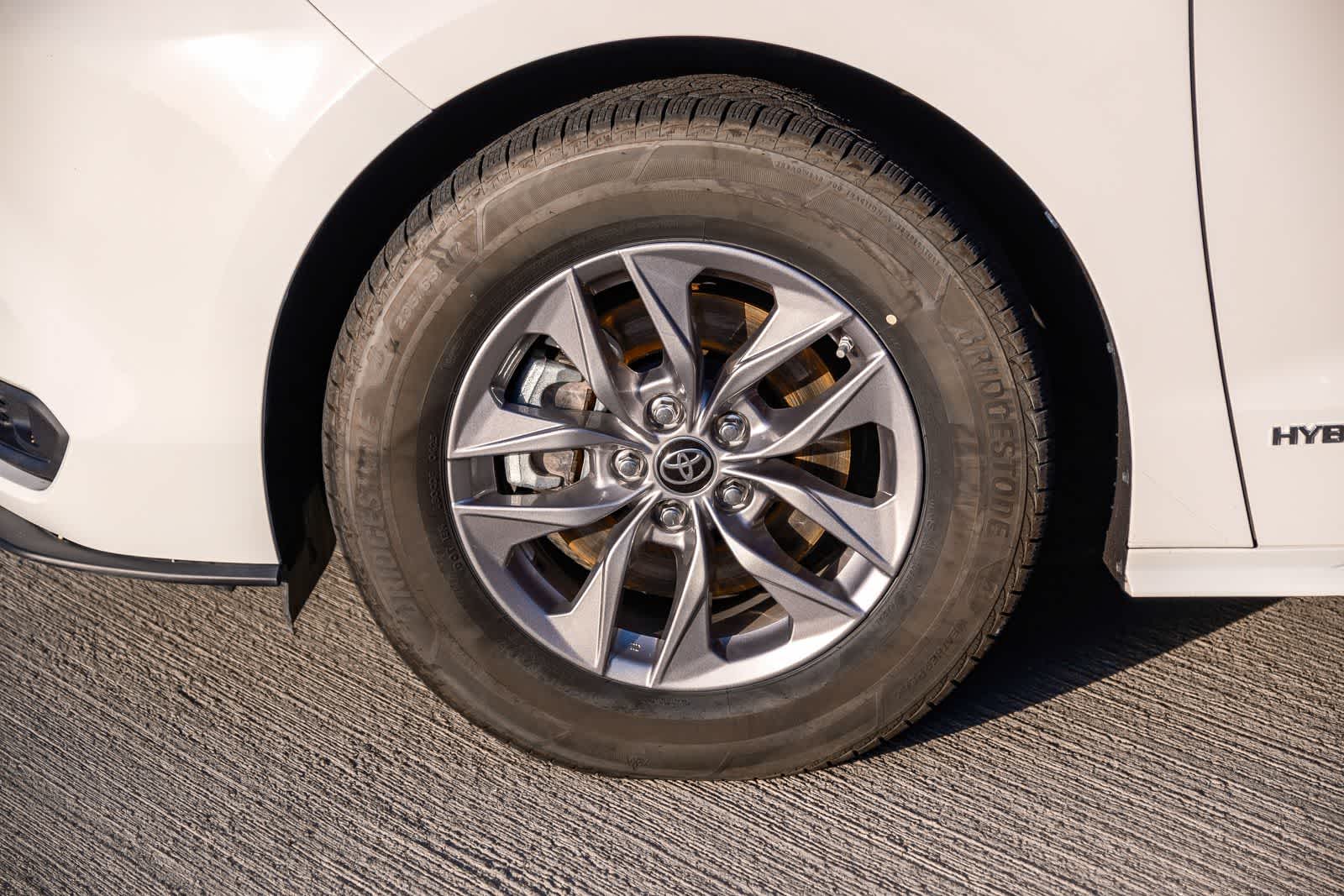 Thumbnail: 2021 Toyota Sienna - 10