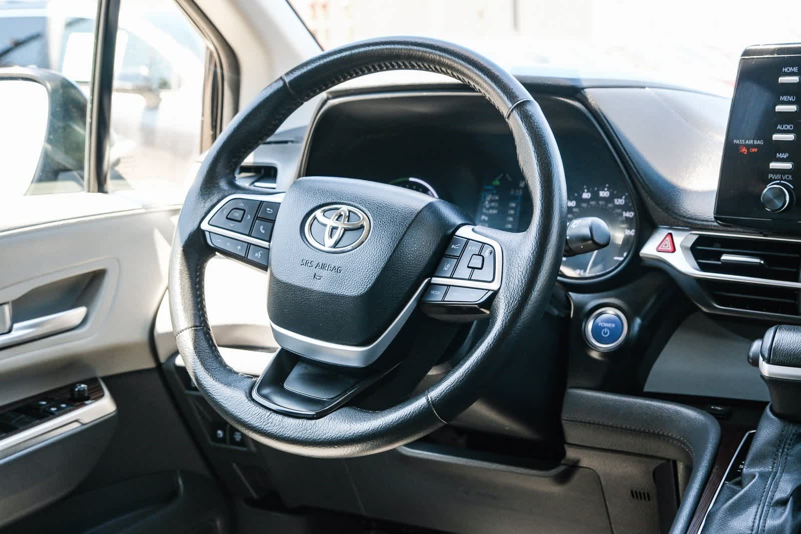 Thumbnail: 2023 Toyota Sienna - 16