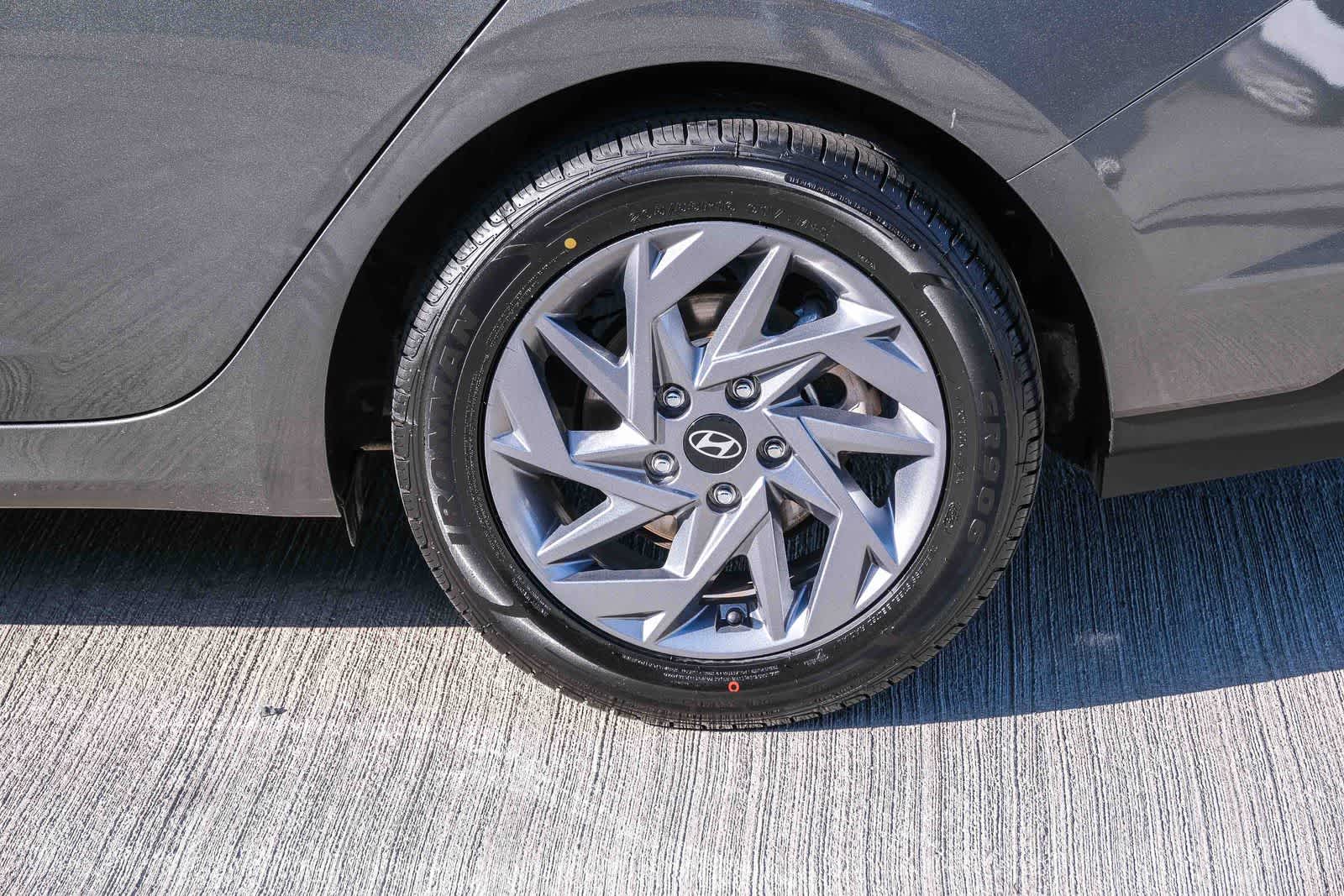 Thumbnail: 2024 Hyundai Elantra - 9