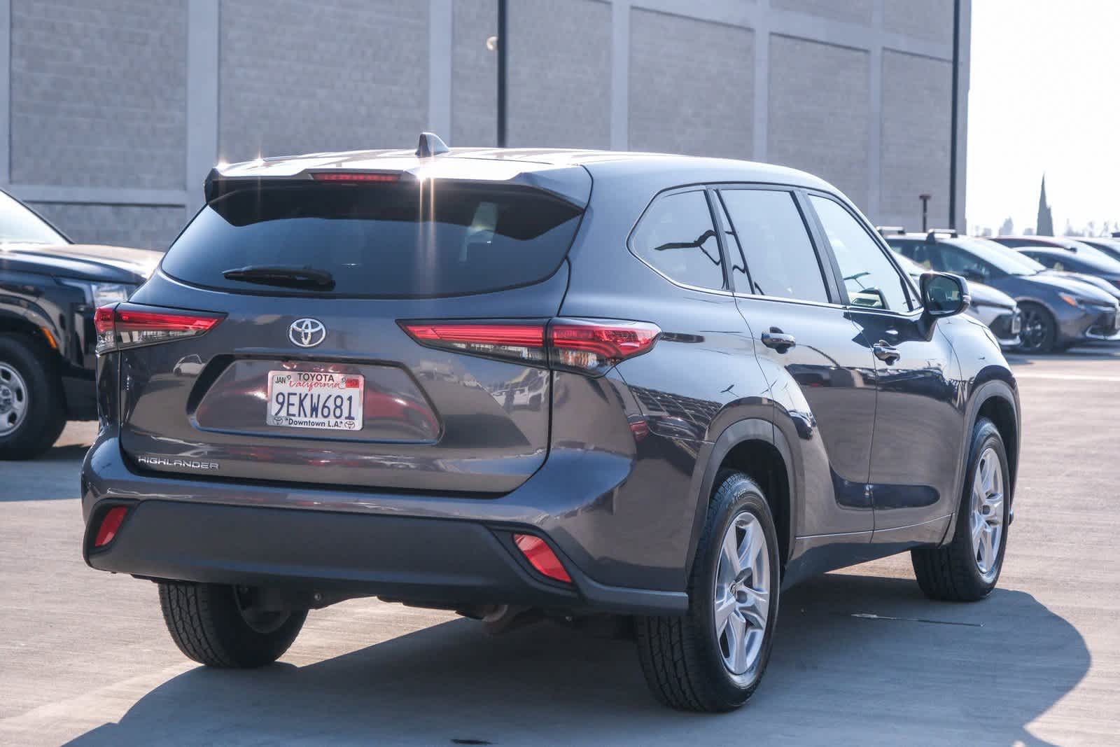 Thumbnail: 2023 Toyota Highlander - 4