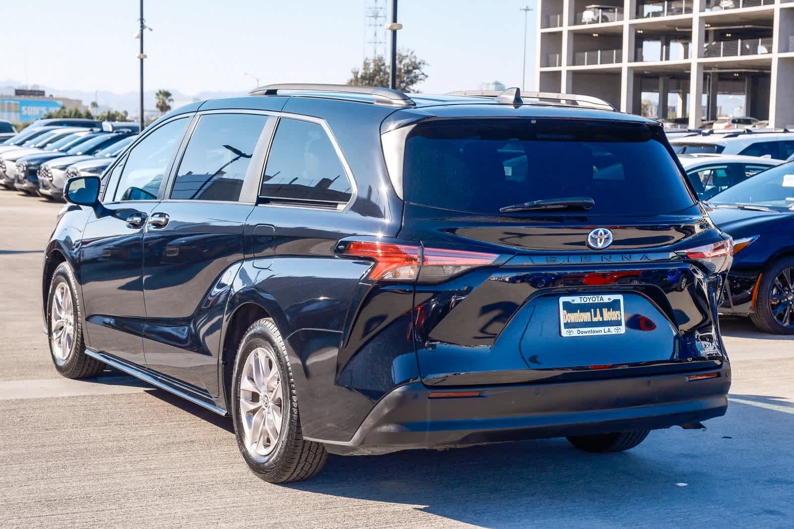 Thumbnail: 2021 Toyota Sienna - 6
