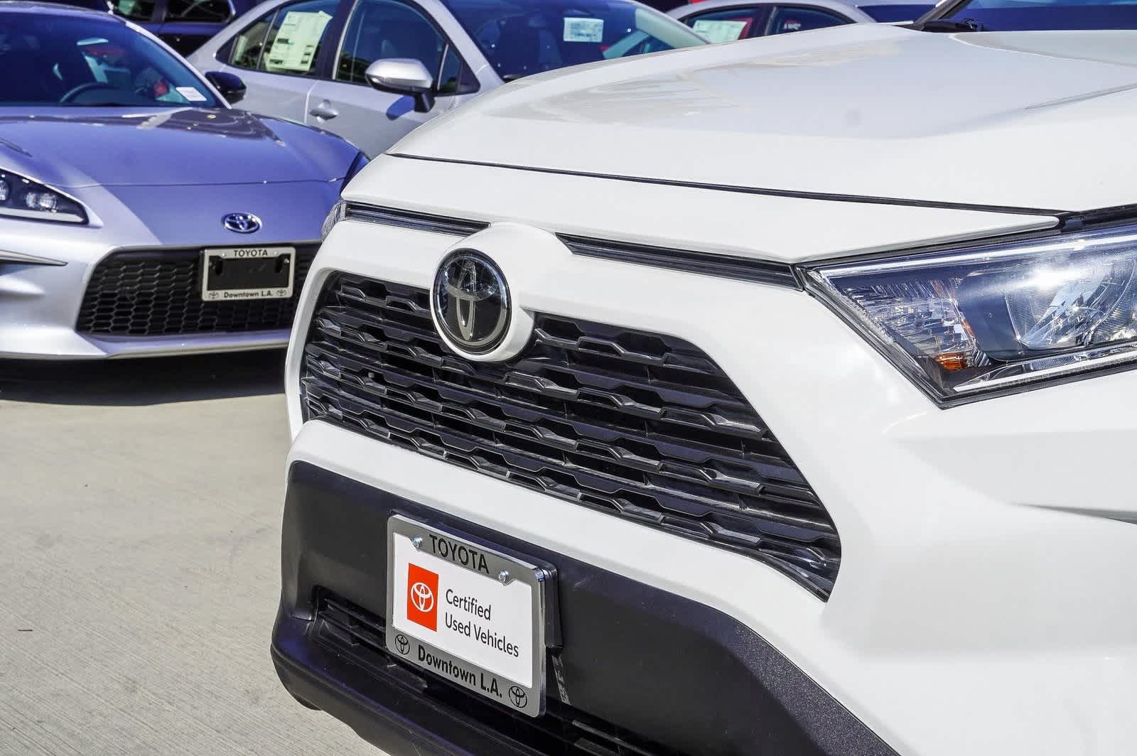 2021 Toyota RAV4 XLE 12