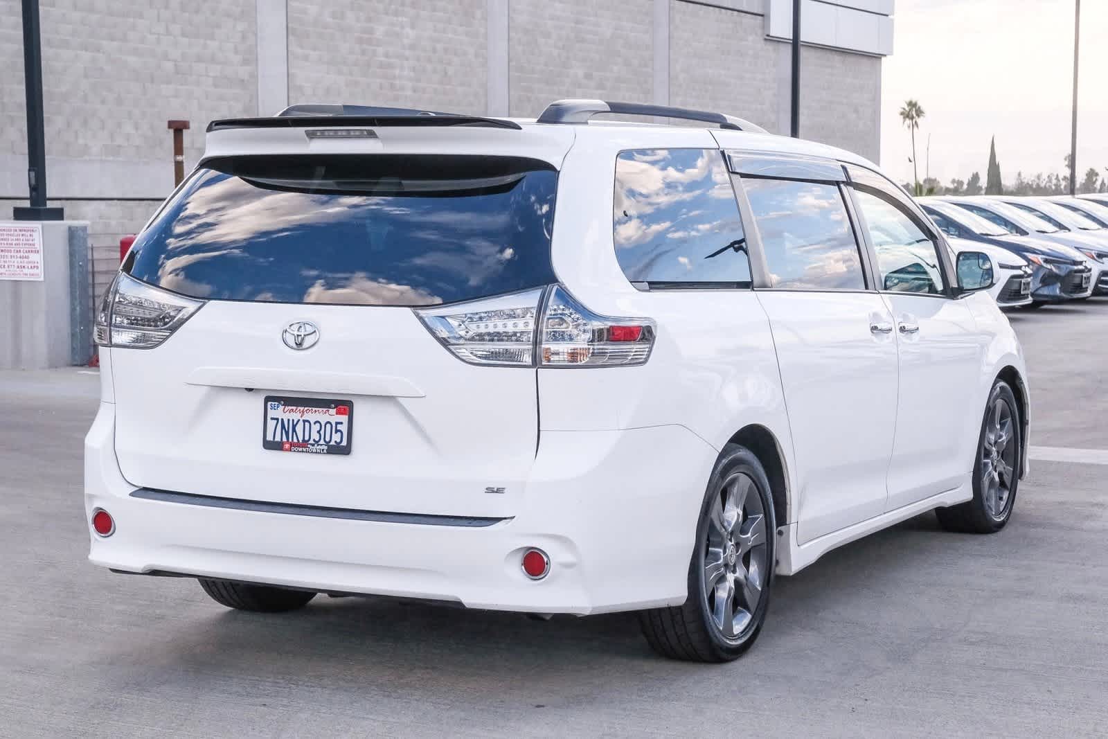 Thumbnail: 2015 Toyota Sienna - 4