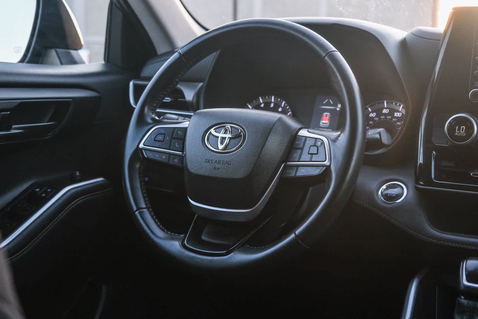 Thumbnail: 2022 Toyota Highlander - 16