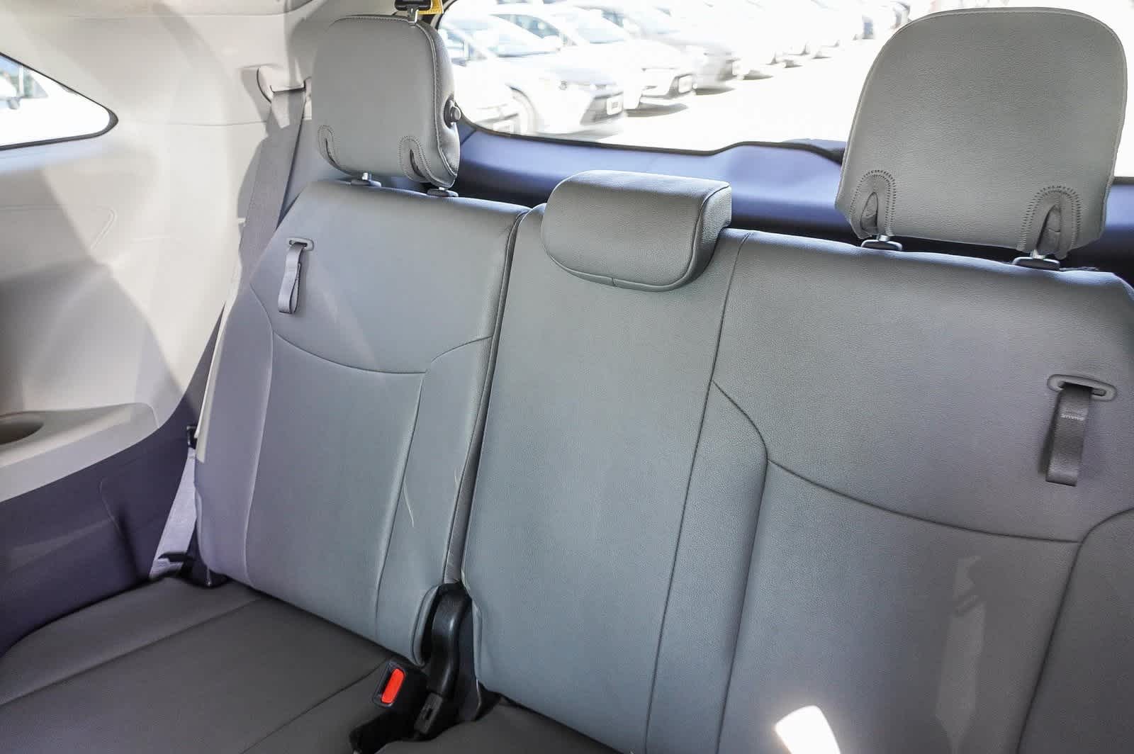 2023 Toyota Sienna XLE 18