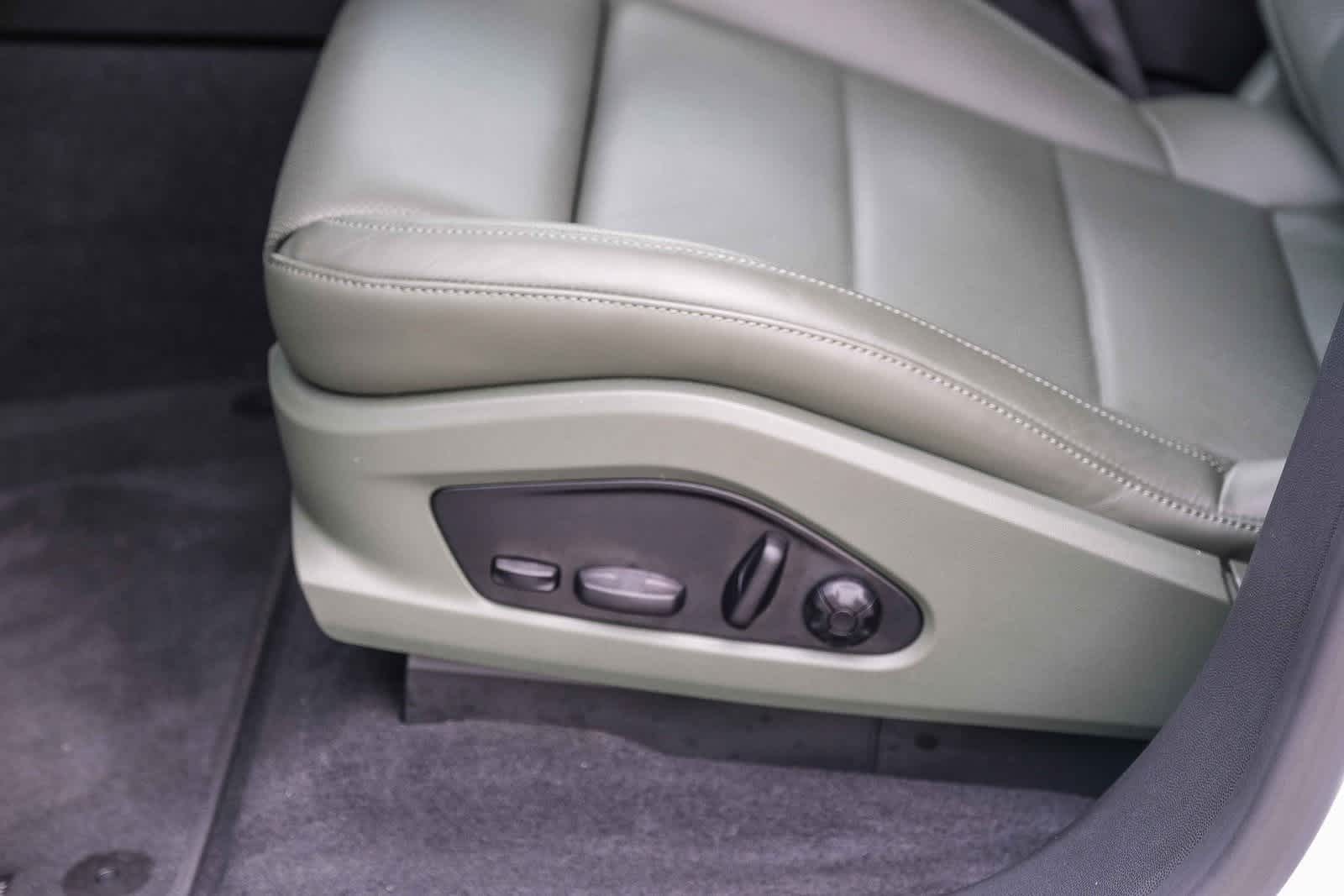 Thumbnail: 2024 Porsche Macan - 22