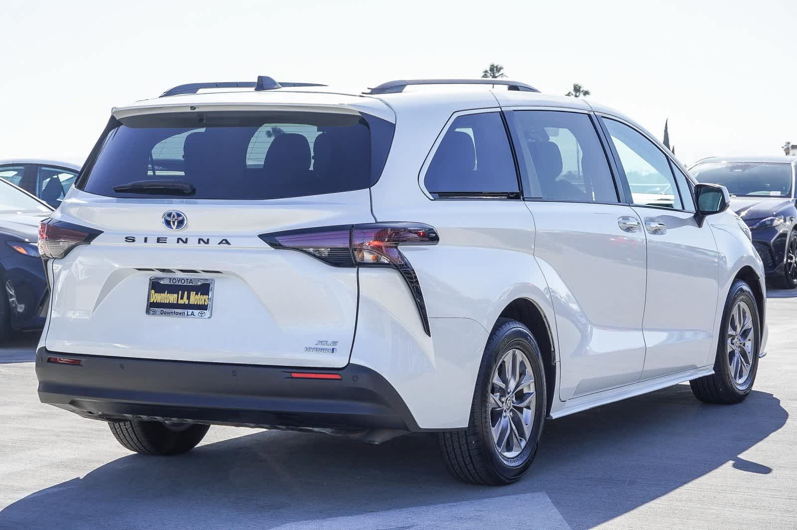 2023 Toyota Sienna XLE 4