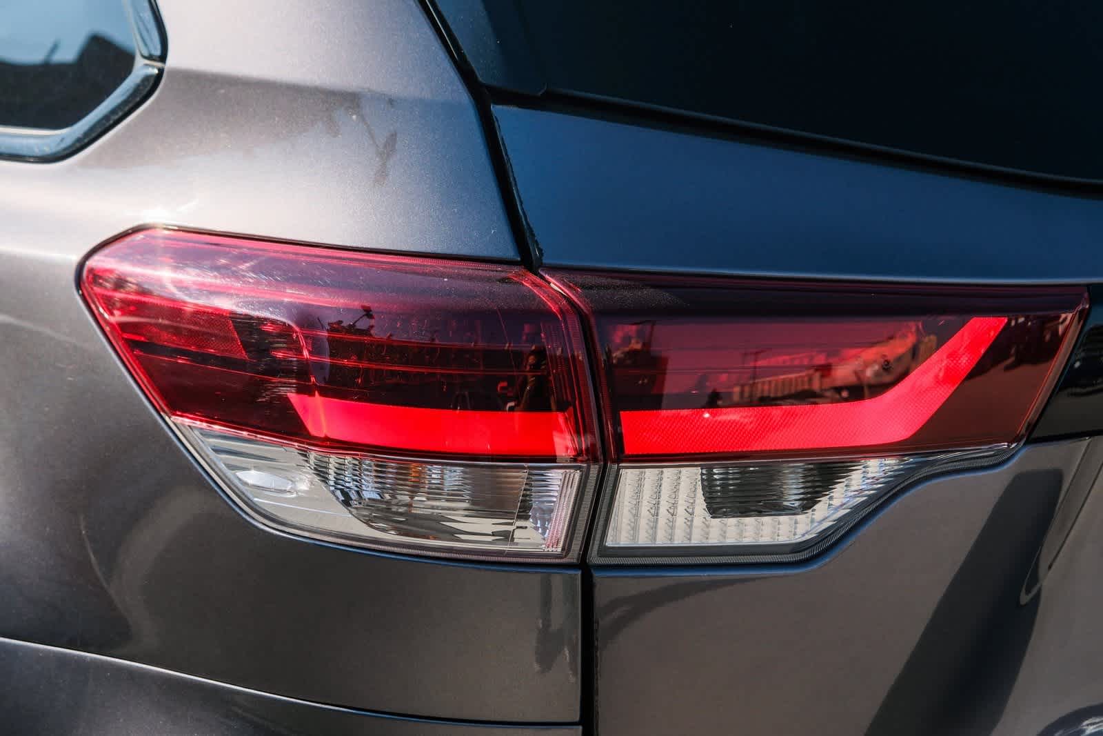 Thumbnail: 2019 Toyota Highlander - 7