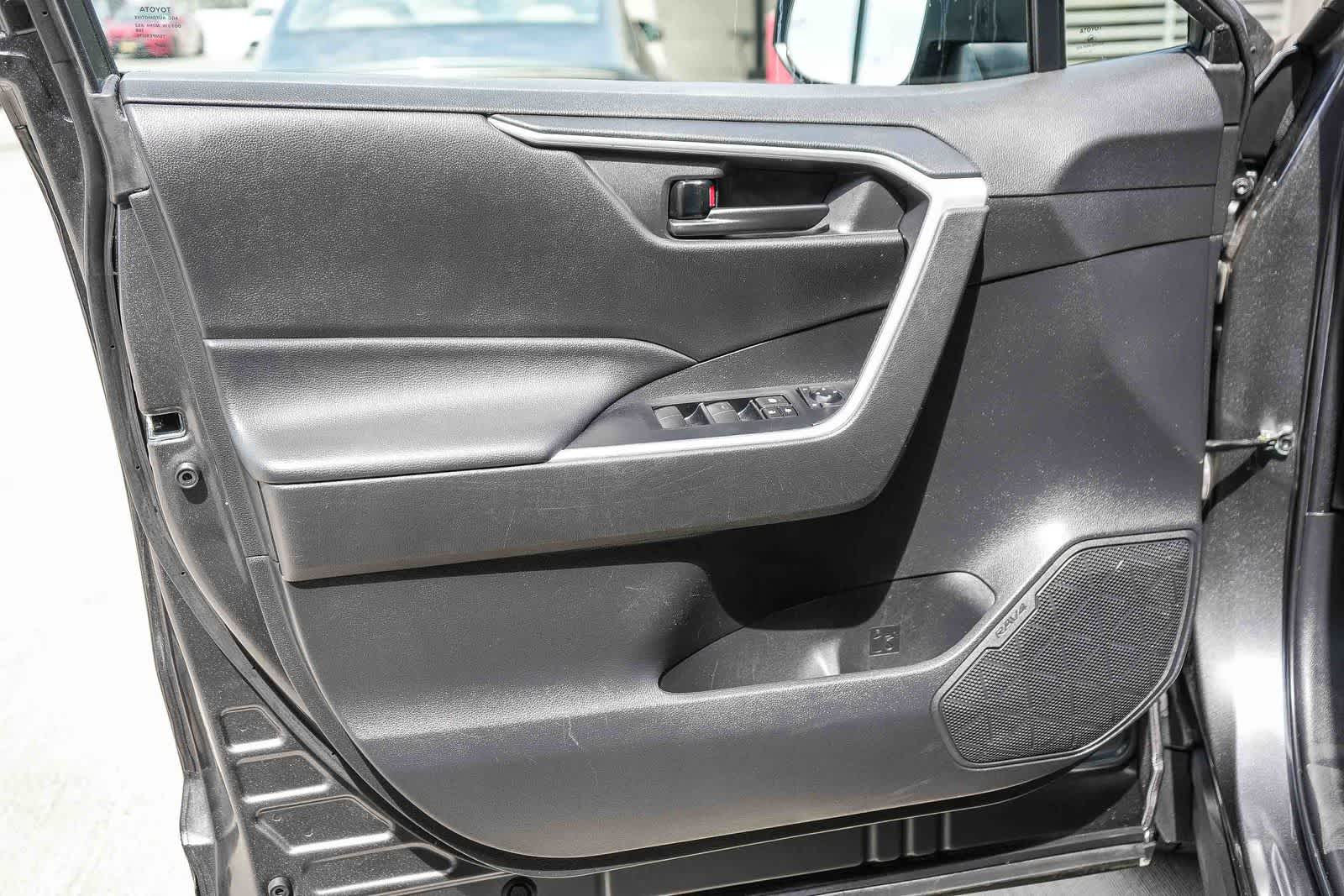 Thumbnail: 2022 Toyota RAV4 - 21