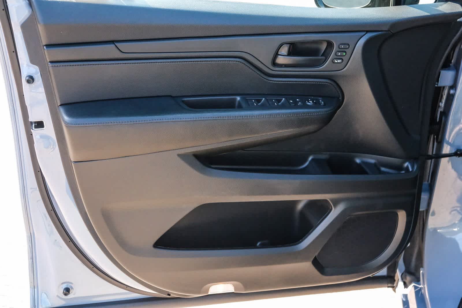 Thumbnail: 2023 Honda Odyssey - 23