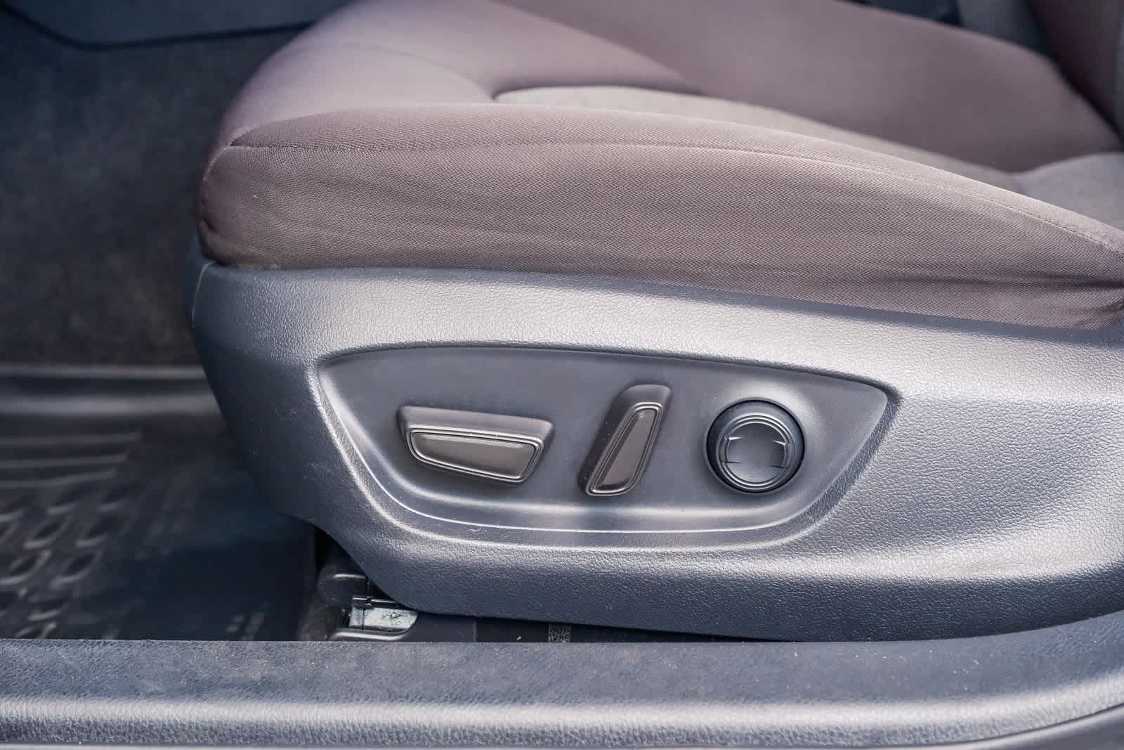 Thumbnail: 2019 Toyota Camry - 23