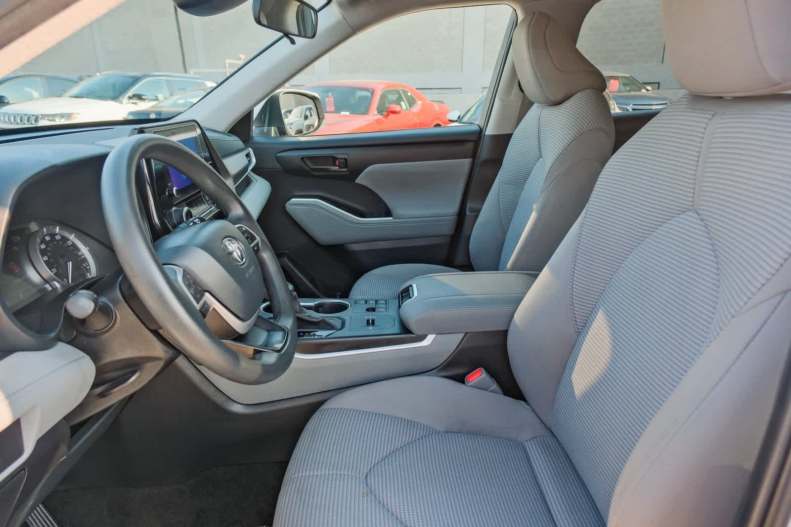 Thumbnail: 2023 Toyota Highlander - 18