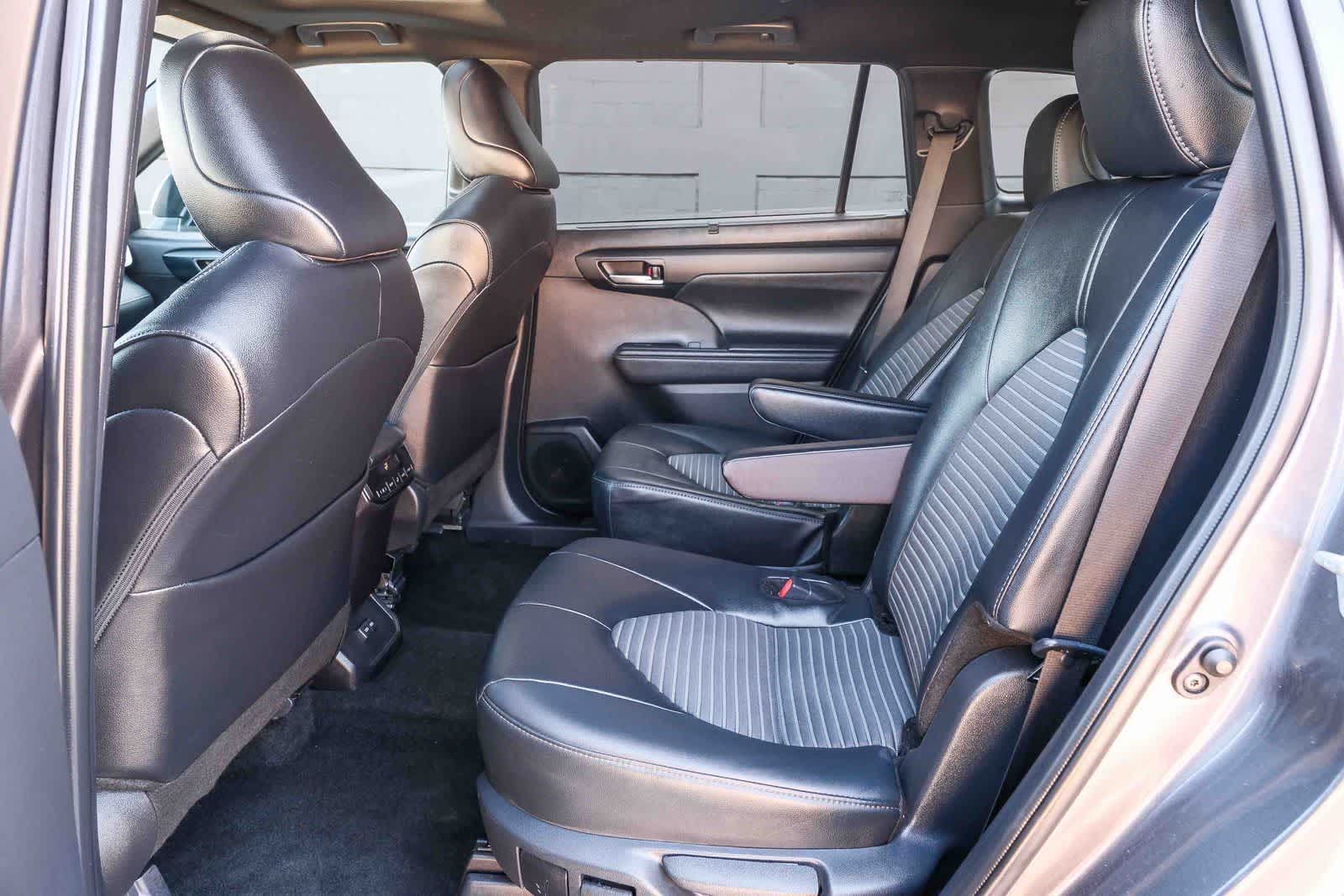 Thumbnail: 2025 Toyota Highlander - 17