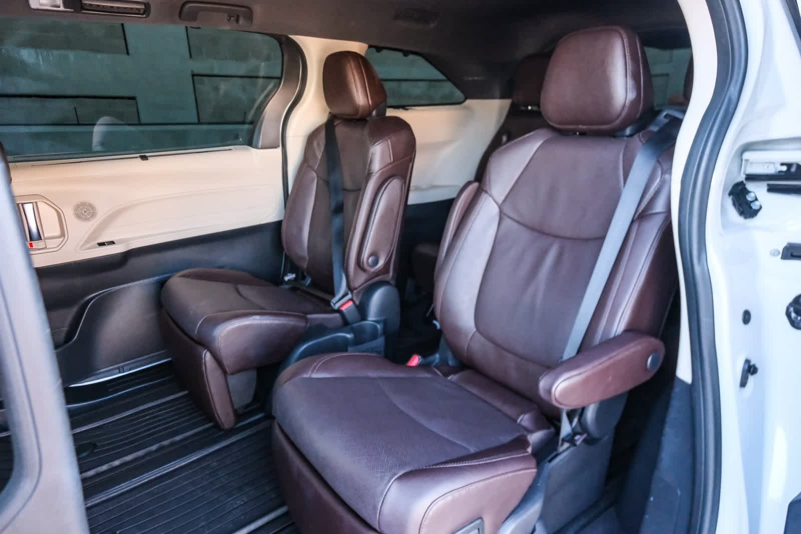 Thumbnail: 2022 Toyota Sienna - 20