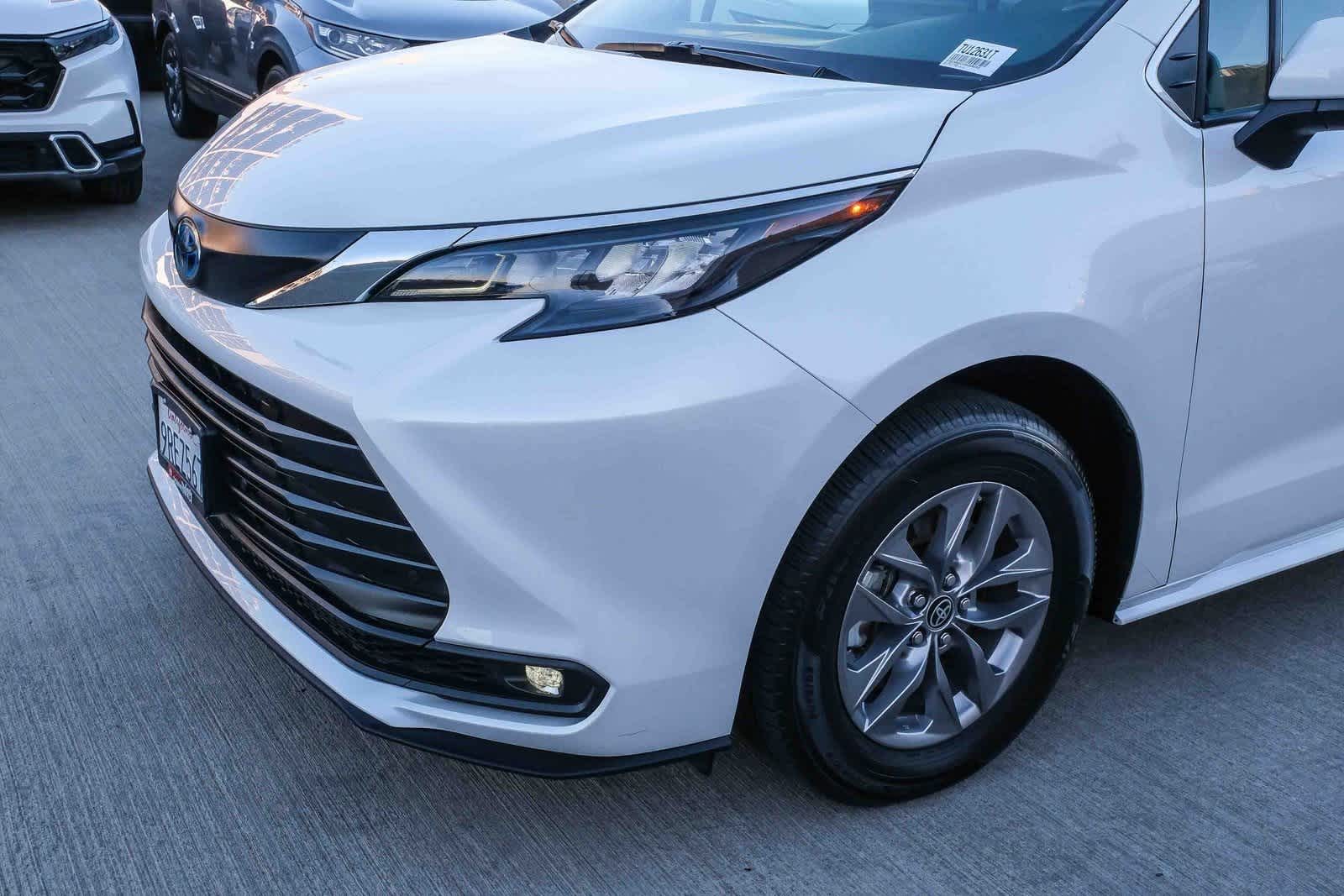 Thumbnail: 2025 Toyota Sienna - 12