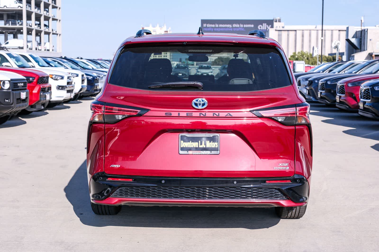 Thumbnail: 2021 Toyota Sienna - 5