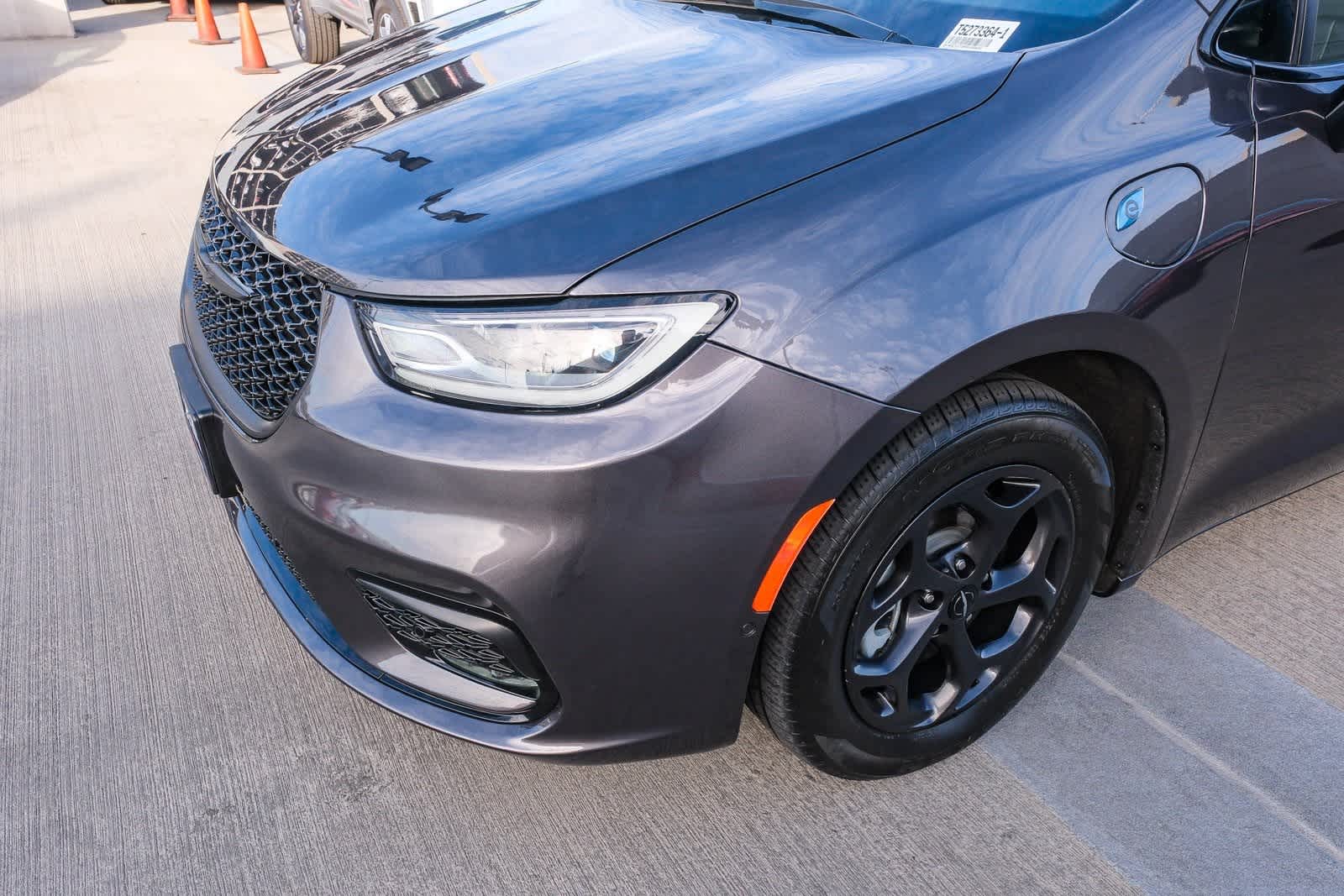 Thumbnail: 2023 Chrysler Pacifica - 12