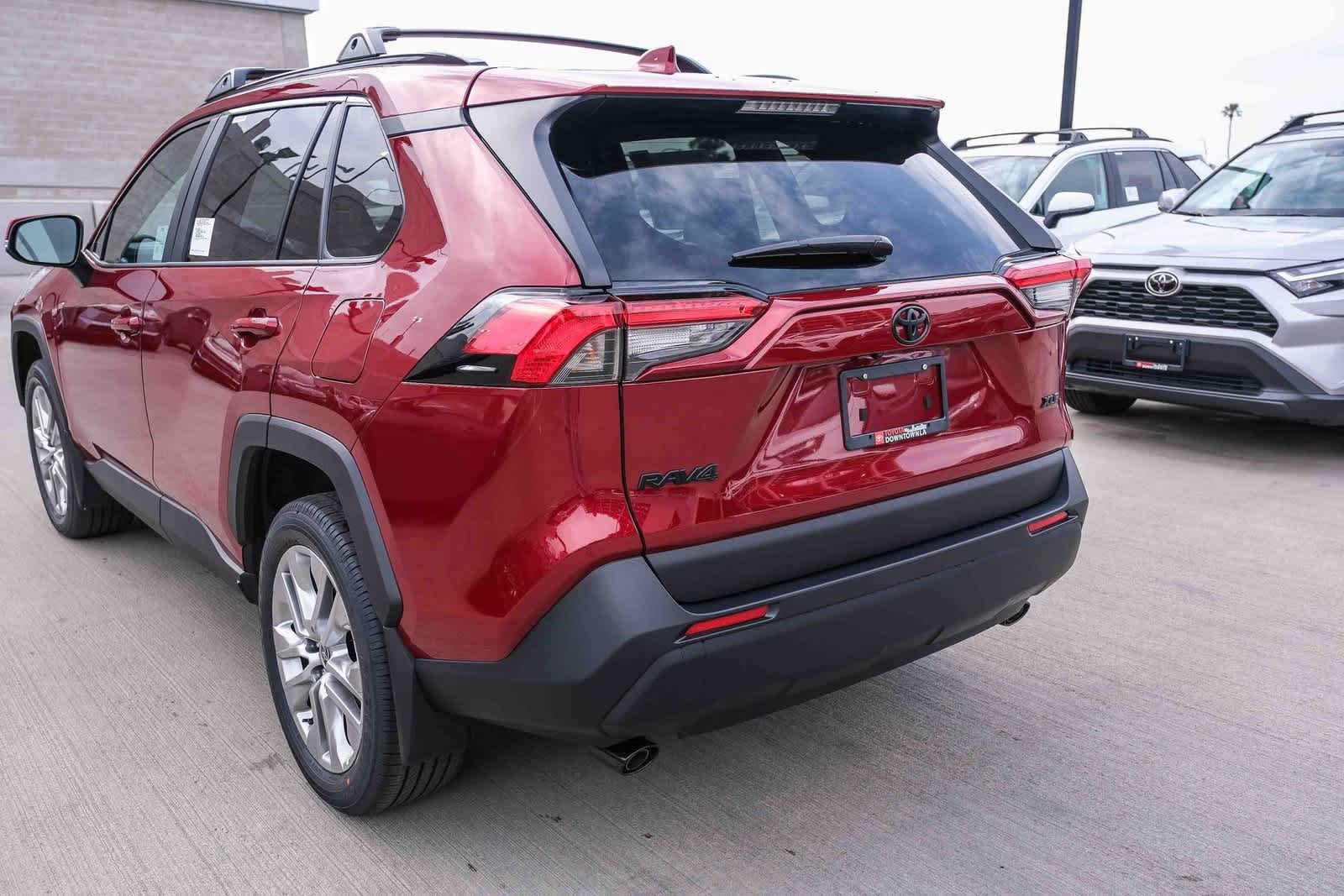 Thumbnail: 2025 Toyota RAV4 - 8