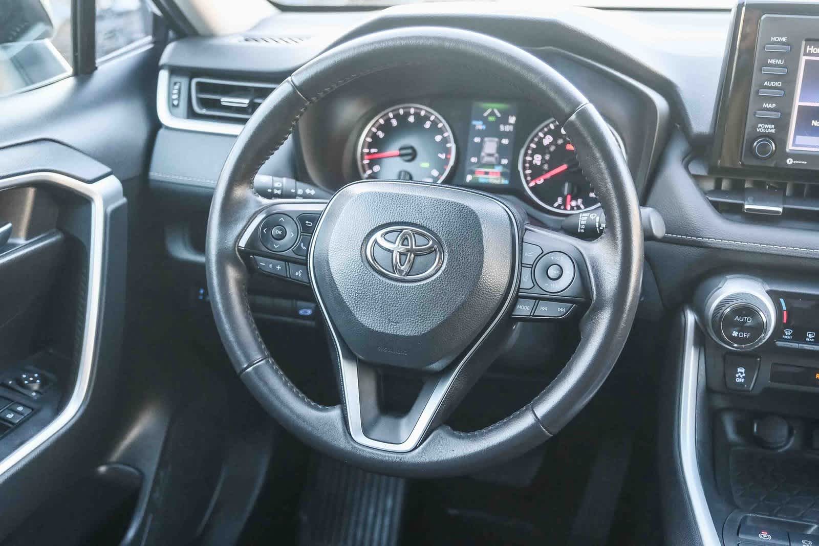 Thumbnail: 2022 Toyota RAV4 - 17