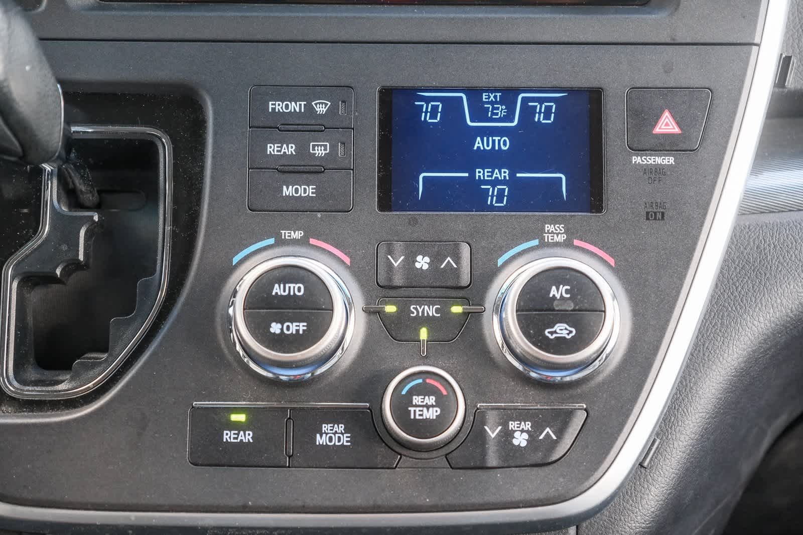 Thumbnail: 2015 Toyota Sienna - 15