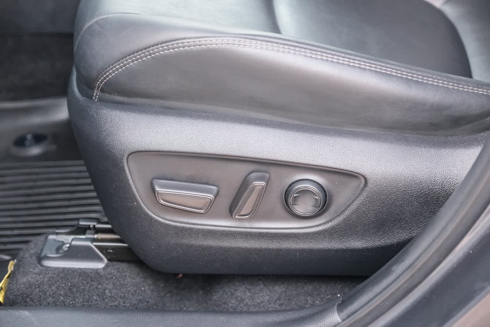 Thumbnail: 2022 Toyota RAV4 - 22