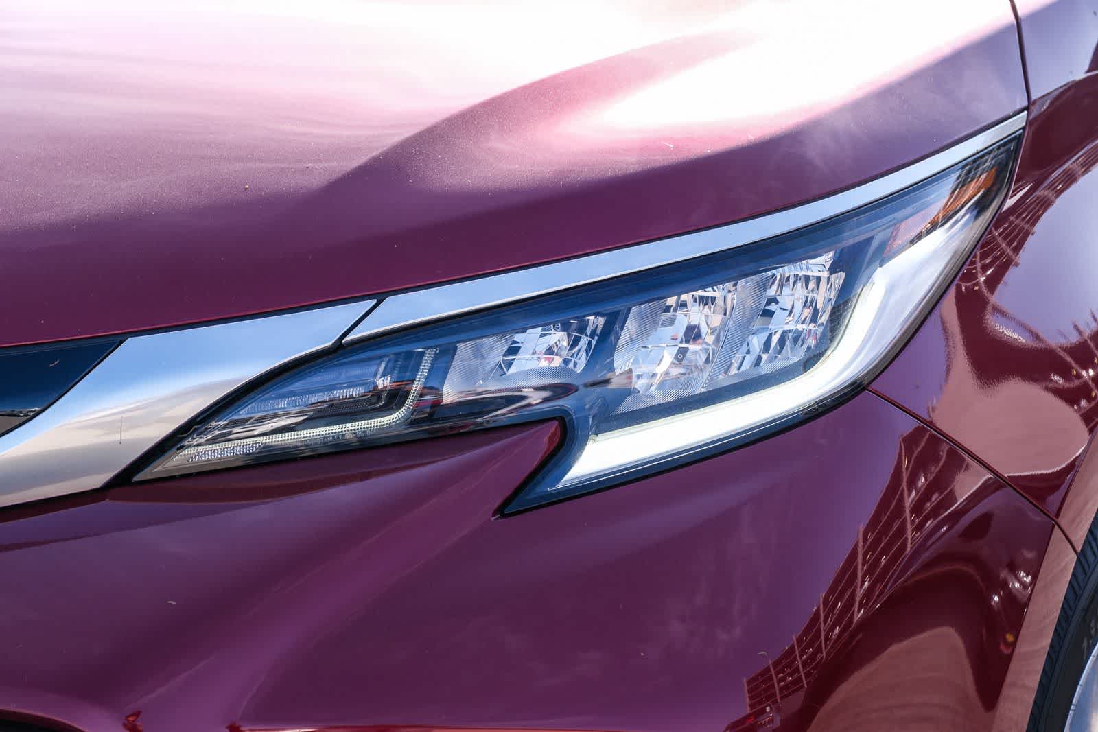 Thumbnail: 2021 Toyota Sienna - 12