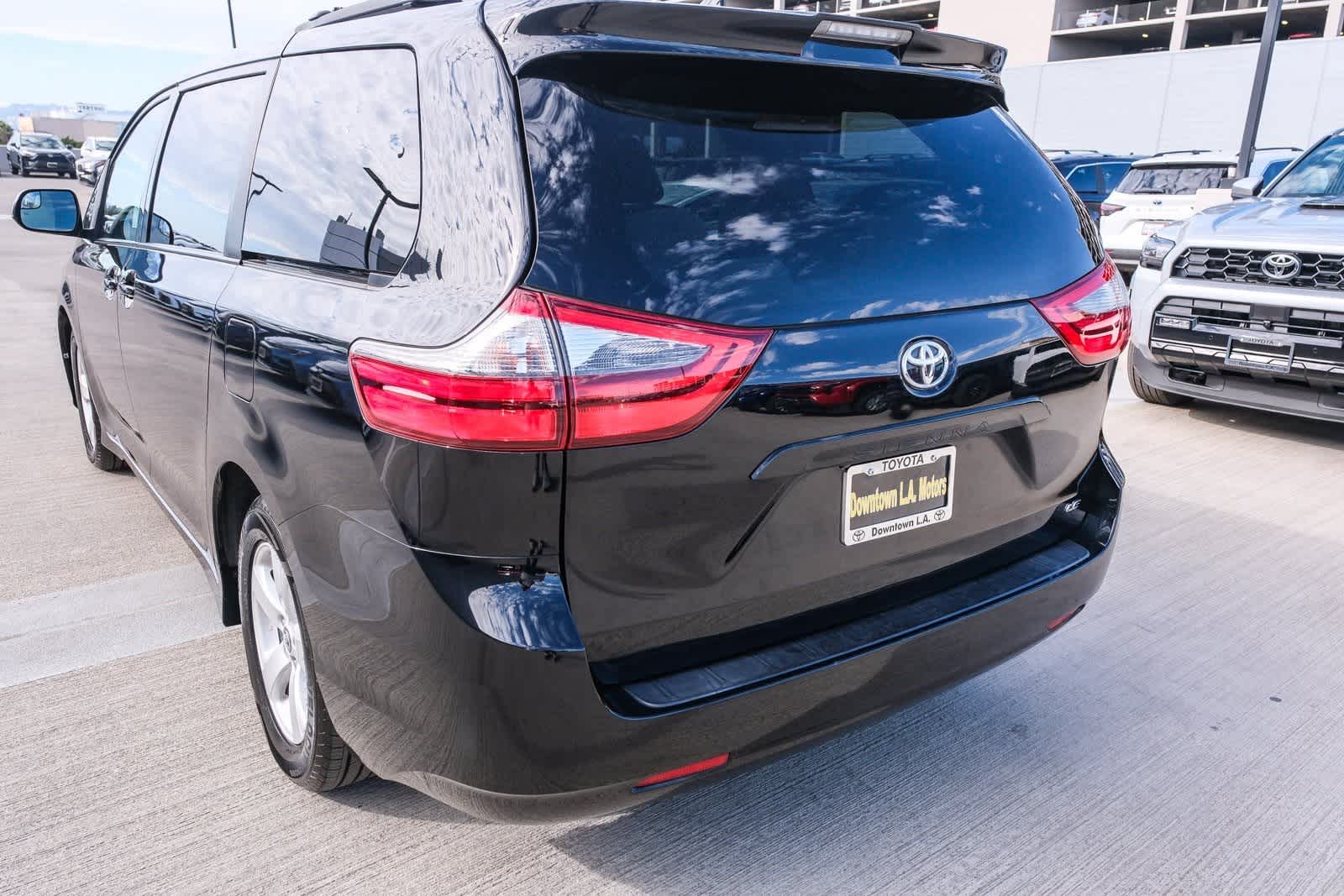 Thumbnail: 2020 Toyota Sienna - 8