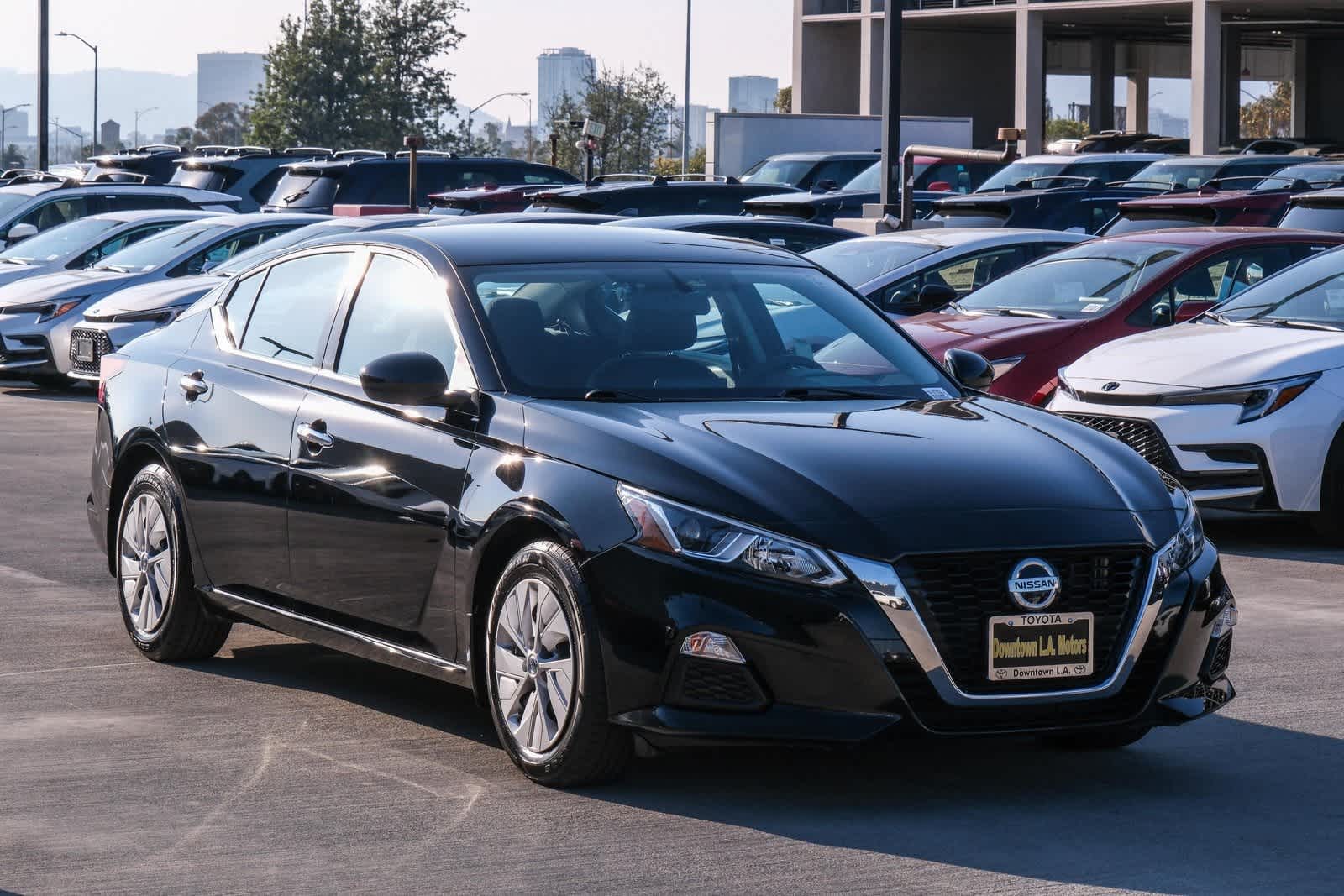 Thumbnail: 2020 Nissan Altima - 3