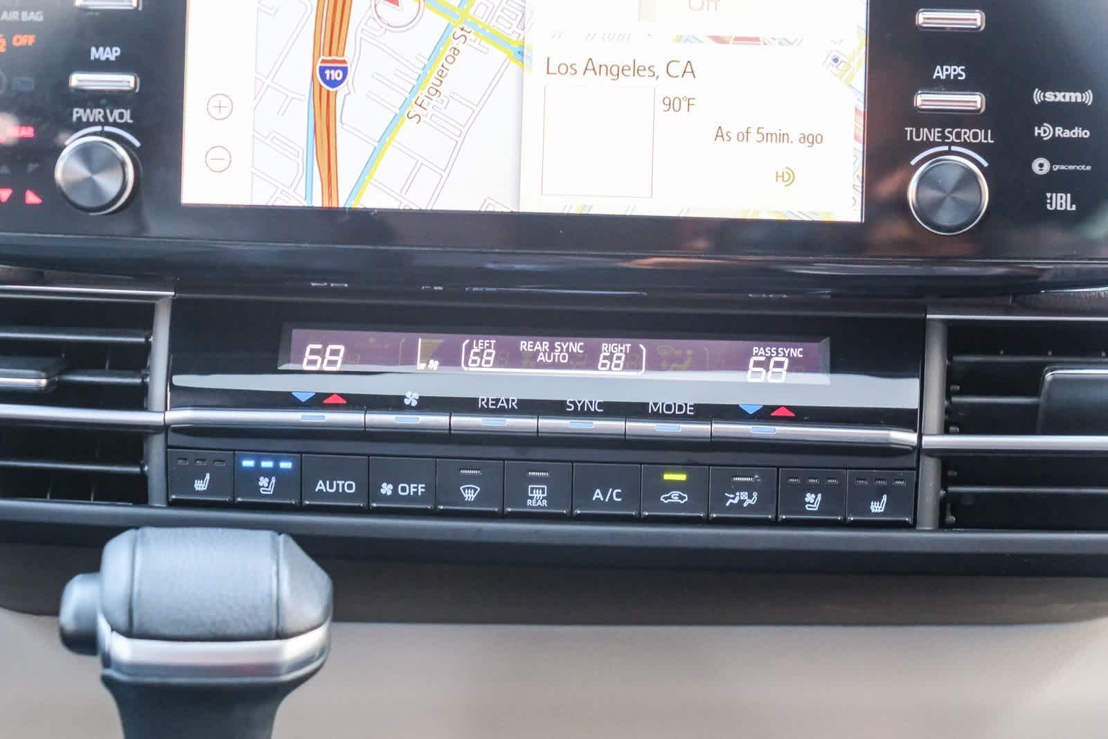 Thumbnail: 2022 Toyota Sienna - 15