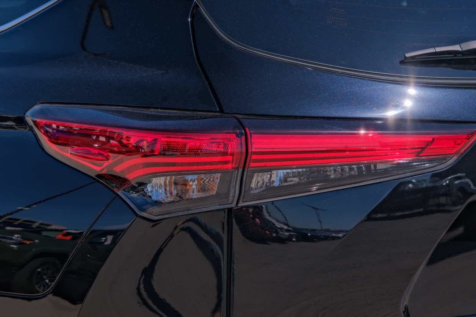 Thumbnail: 2023 Toyota Highlander - 7