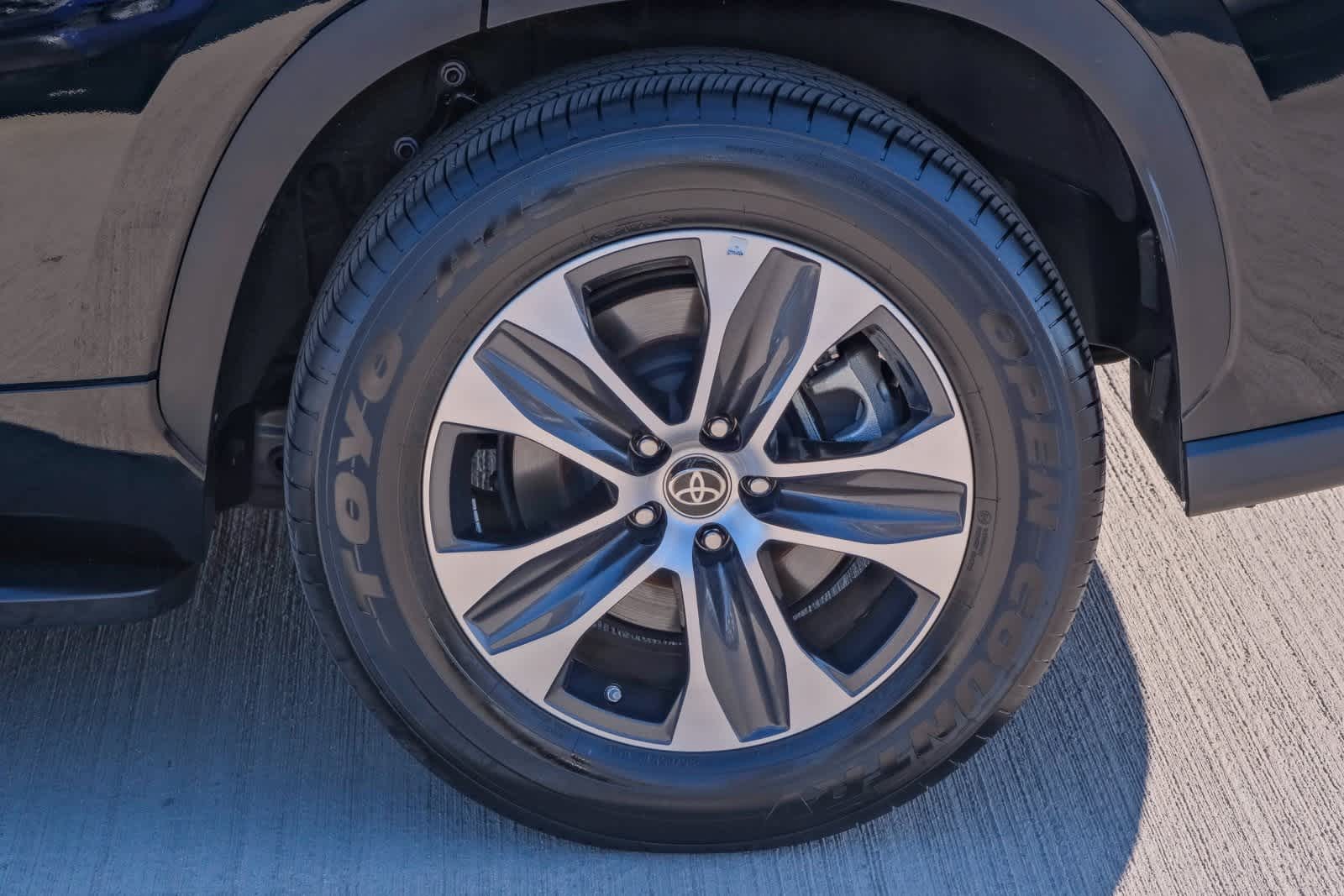 Thumbnail: 2023 Toyota Highlander - 11