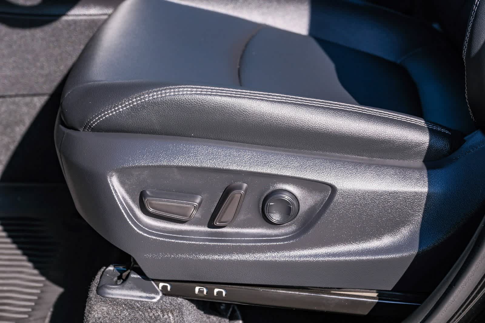 Thumbnail: 2025 Toyota Corolla Cross - 24