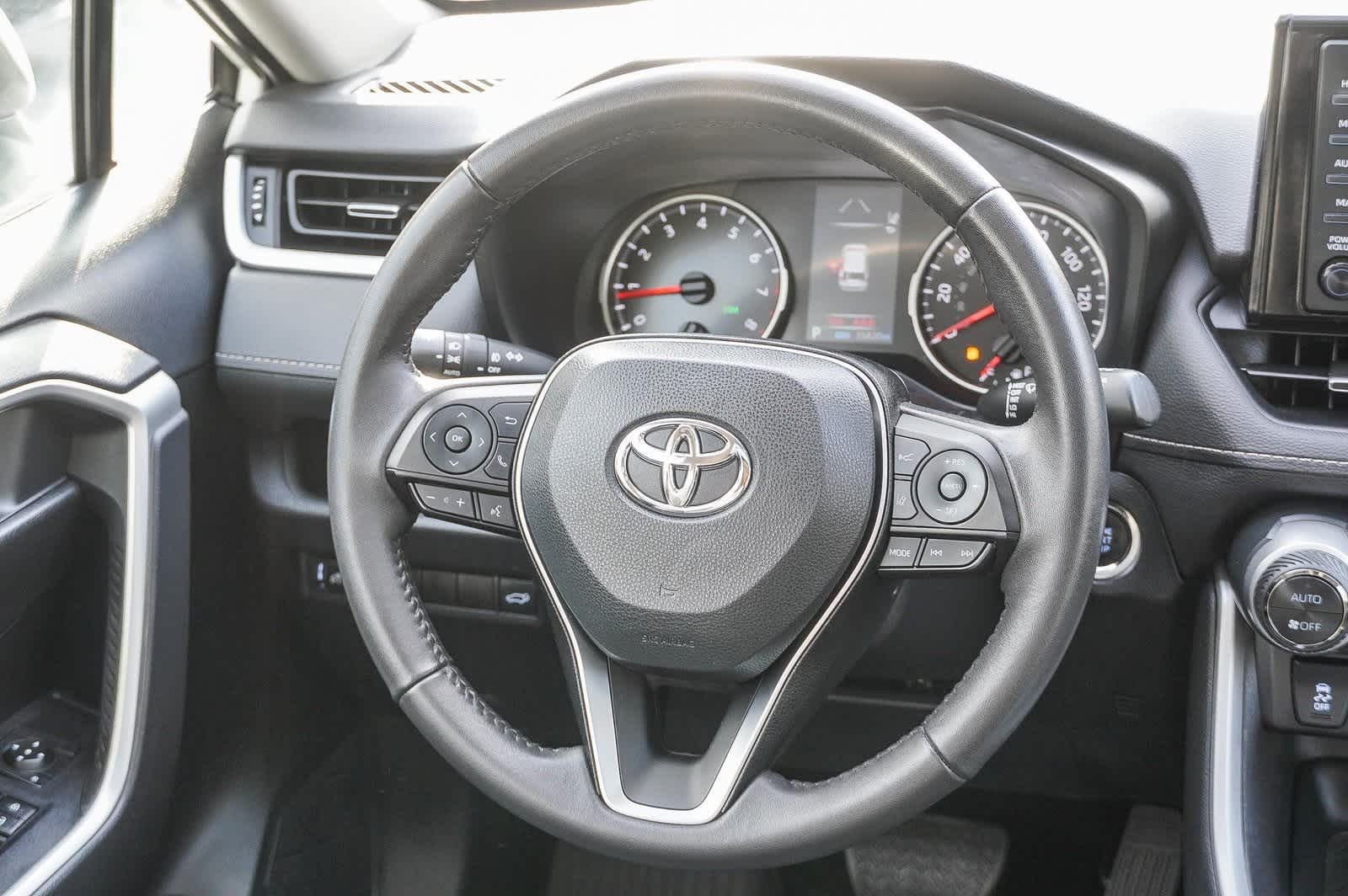 2022 Toyota RAV4 XLE Premium 16