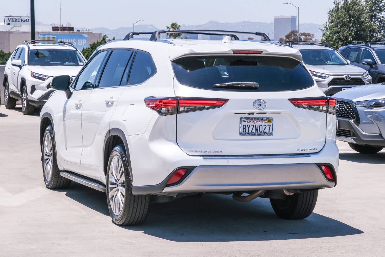 Thumbnail: 2022 Toyota Highlander - 7