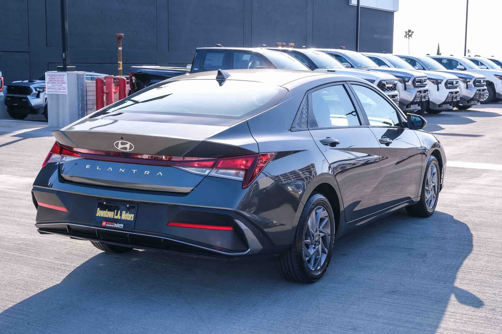 Thumbnail: 2024 Hyundai Elantra - 4