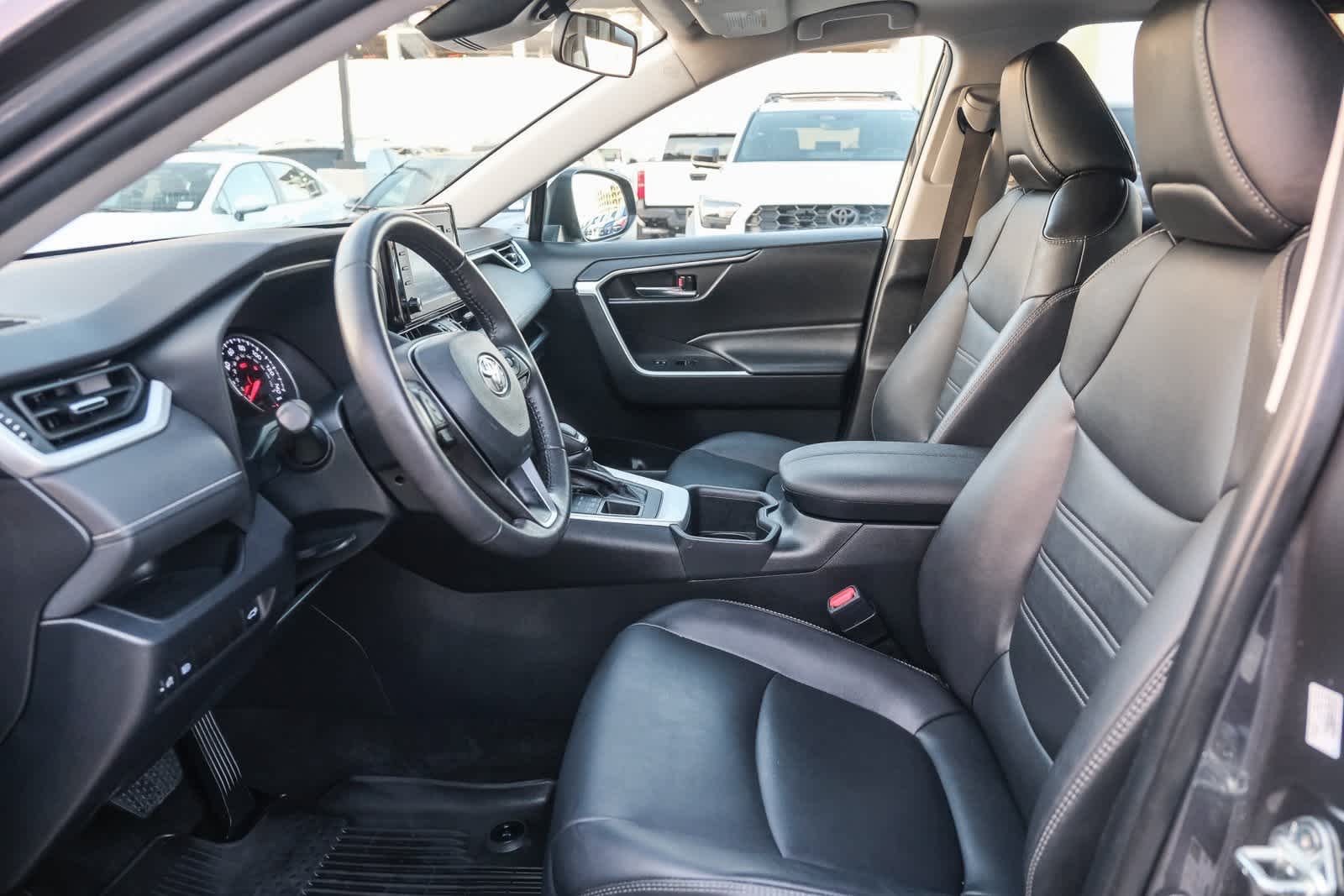 Thumbnail: 2022 Toyota RAV4 - 18