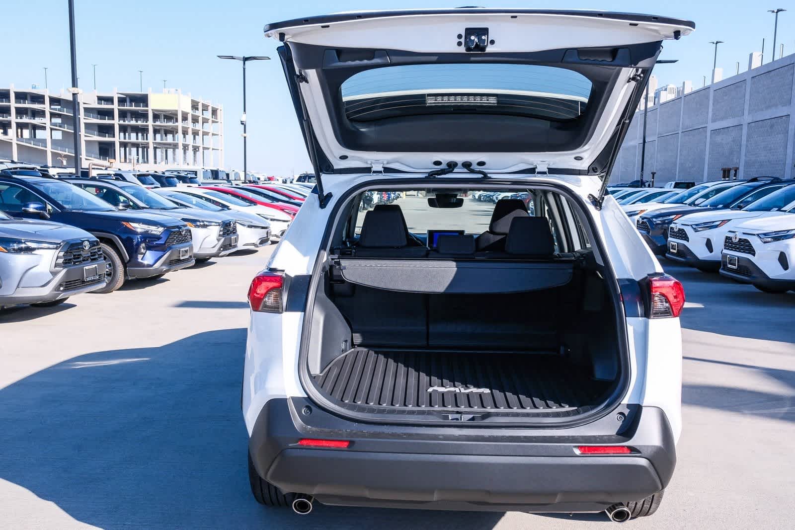 Thumbnail: 2025 Toyota RAV4 - 27