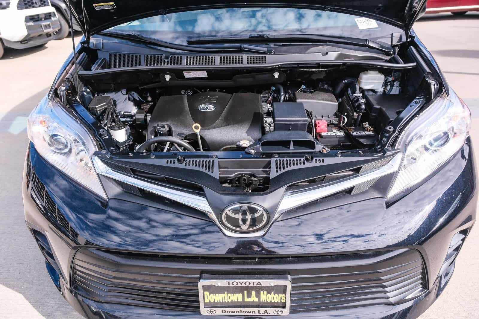 Thumbnail: 2020 Toyota Sienna - 29