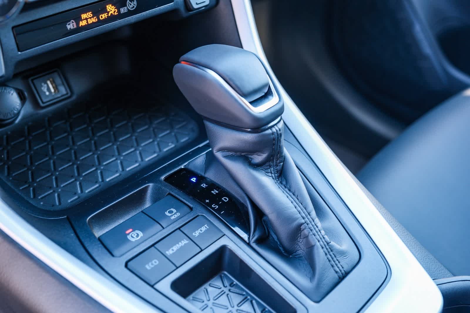 Thumbnail: 2025 Toyota RAV4 - 21