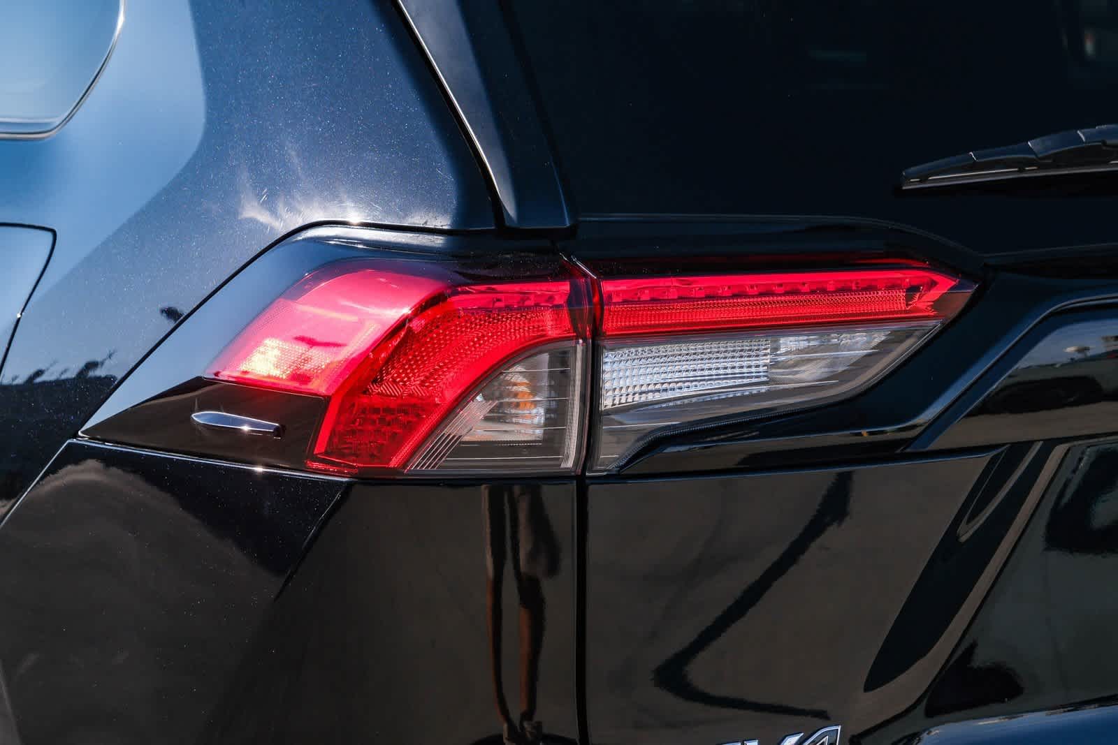 Thumbnail: 2022 Toyota RAV4 - 7