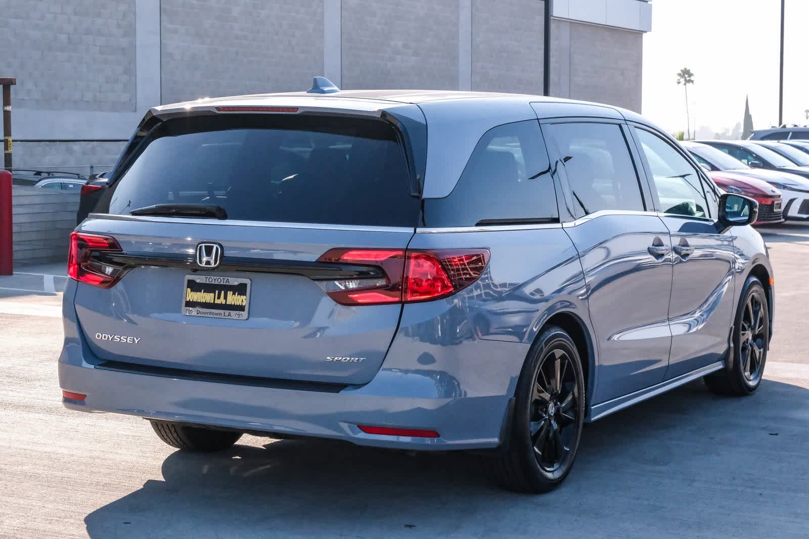 Thumbnail: 2023 Honda Odyssey - 4