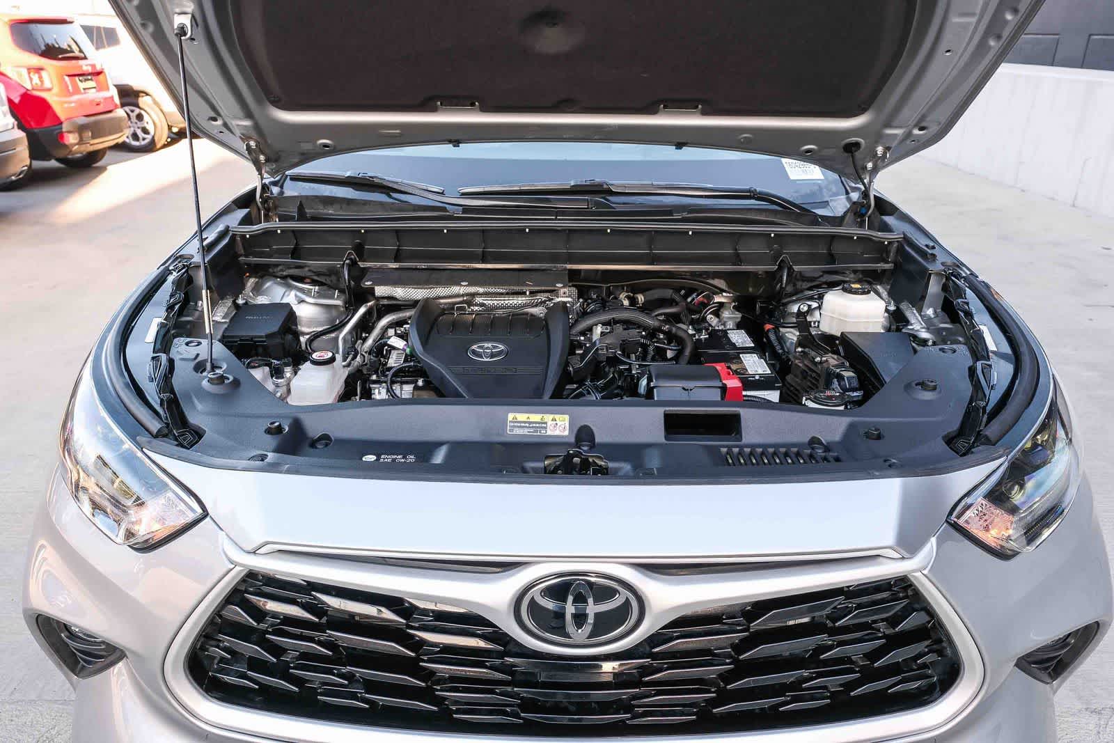 Thumbnail: 2023 Toyota Highlander - 29