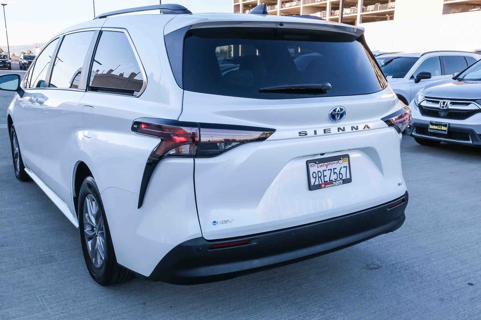 Thumbnail: 2025 Toyota Sienna - 8