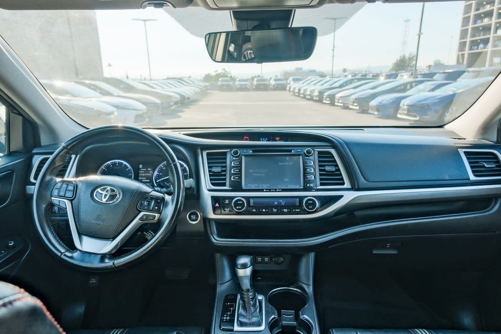 Thumbnail: 2019 Toyota Highlander - 12