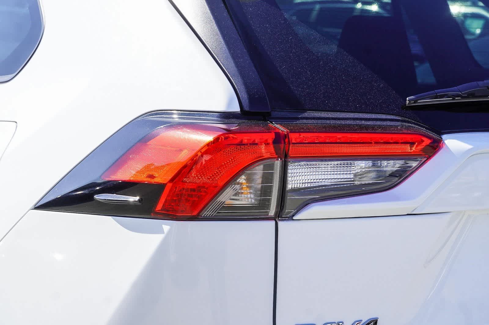 2021 Toyota RAV4 XLE 7