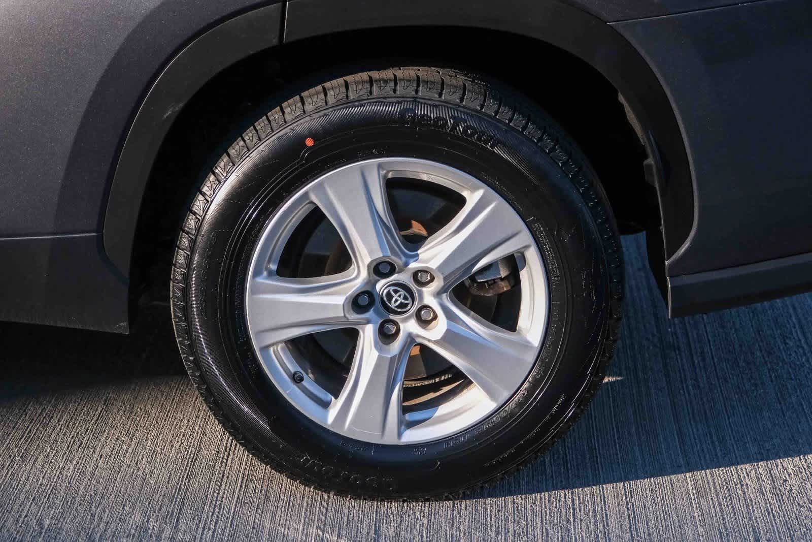 Thumbnail: 2022 Toyota Highlander - 9