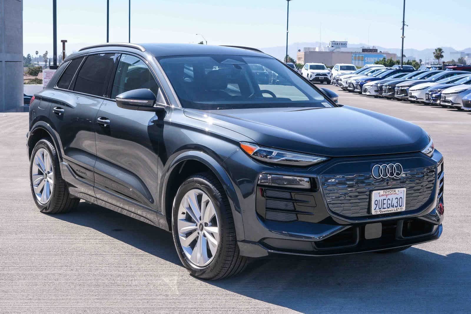 Thumbnail: 2025 Audi Q6 e-tron - 3
