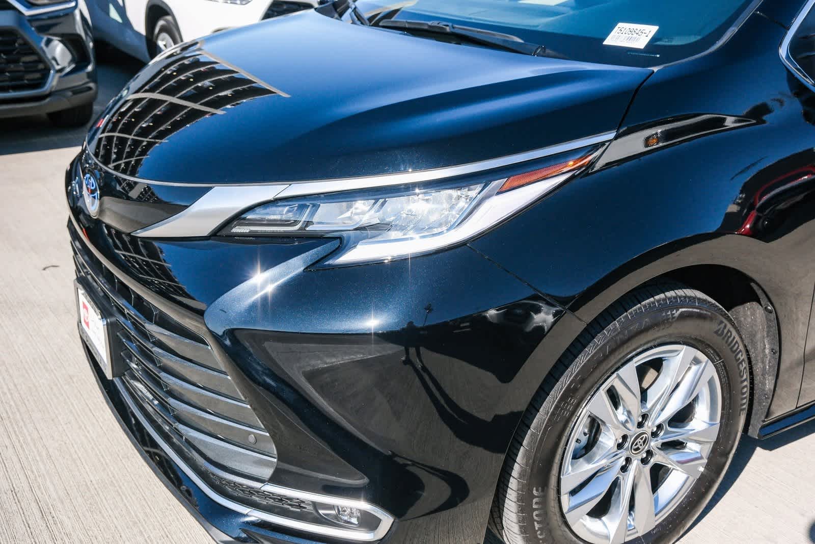 Thumbnail: 2024 Toyota Sienna - 12